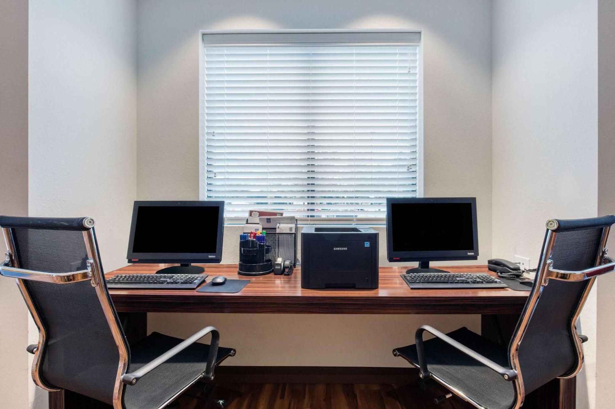 Mainstay Suites St Louis Airport Bridgeton Bagian luar foto